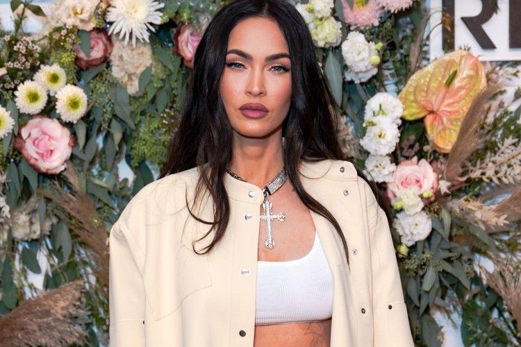Megan Fox Looks Unrecognizable as a Blonde in the Crime Thriller 'Johnny & Clyde'